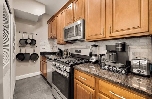 Columbia Heights Apartment | Luxury 2BR + Parking | Heart of DC | Walk to Metro