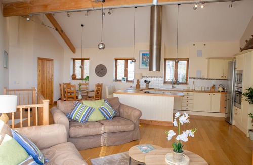 Portwrinkle House | Luxury coastal cottage 20m from the beach. Fantastic sea views. Dog friendly.