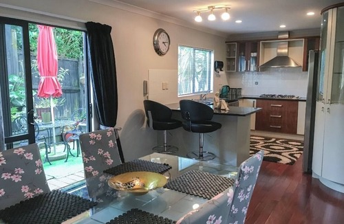 Somerville House | Luxury Large 2 Storied Villa Walk to Shopping Mall Howick