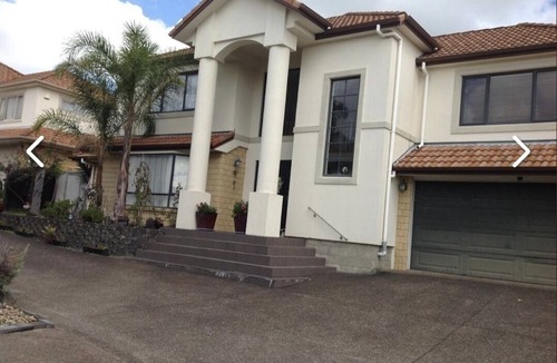 Somerville House | Luxury Large 2 Storied Villa Walk to Shopping Mall Howick
