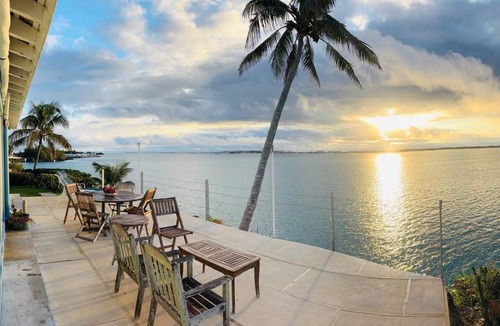 Sandys House | "MasterView" a Waterfront Retreat - Two Bedroom Cottage on the Sea