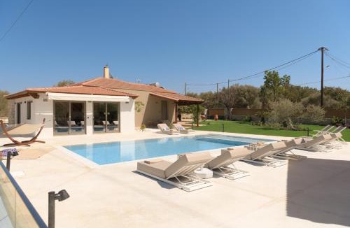 Atsipopoulo Villa | MaYa Villa, Heated Pool Estate near Rethymno and all amenities!