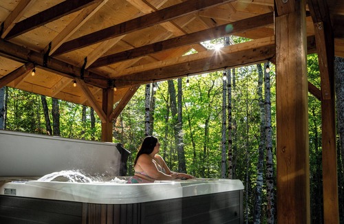 Haliburton Ski Chalet | Modern A-Frame Retreat -Sauna, Hot Tub, Haliburton