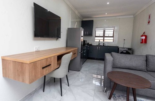 Gaborone Apartment | Modern Executive Studio, Wi-Fi,Smart TV, Washer-Dryer, Equipped Kitchen, Parking