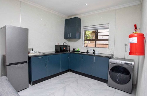 Gaborone Apartment | Modern Executive Studio, Wi-Fi,Smart TV, Washer-Dryer, Equipped Kitchen, Parking