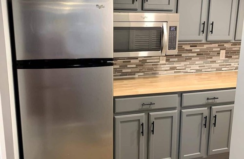 Everett House | Modern Studio Close to Campus & 10min to Boston
