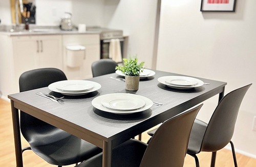 Woodbine - Lumsden House | Modern Upper Beaches Home - 2min from Subway Station - Cozy home away from home