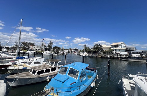 Mordialloc House | Mordialloc Fully Renovated Beachfront Oasis: Right across from the beach!