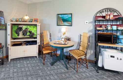 Cedar Bed & Breakfast | Nature Getaway, Menu breakfast served in your room