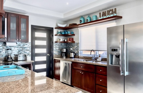 Reading House | Nautical Homes 2, Ocean Front/View, Free Wifi, A/C, Hot Tub, BBQ Grill. Balcony