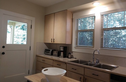 Maple Leaf House | Newly Remodel 5BR 3BA Classic in N Green Lake + Opt Studio & 2BR Apartment