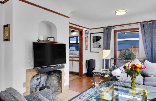 Maple Leaf Apartment | Northgate Station
