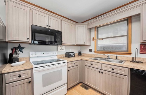 South Nags Head House | OBX Life I. Wake to Ocean front Sunrises, Walk to the Pier, Private Pool