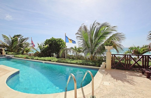 Green Garden Apartment | Oceanfront 2-bed Apt with Pool near Surfing - Rosalie #2
