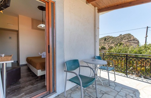Agia Galini Apartment | One Bedroom Beachfront Apartment with Sea View in Agia Galini