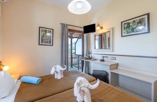 Agia Galini Apartment | One Bedroom Beachfront Apartment with Sea View in Agia Galini