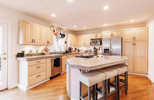 Westside House | Open layout with views, jacuzzi tub