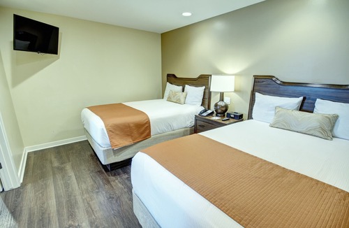 Paradise Valley Village Hotel | Orange Tree Resort