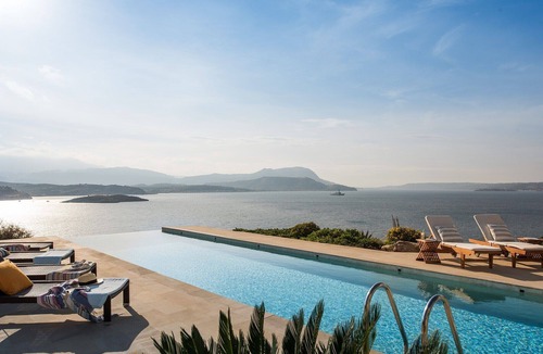 Plaka Villa | PENINSULA. Unique villa on the edge of the Plaka coast of Almyrida.