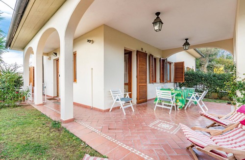 San Vincenzo House | Pet friendly home in San Vincenzo -LI- with house sea view