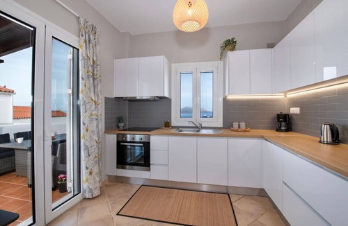 Plaka Apartment | Plaka Paradise apartment with a shared pool