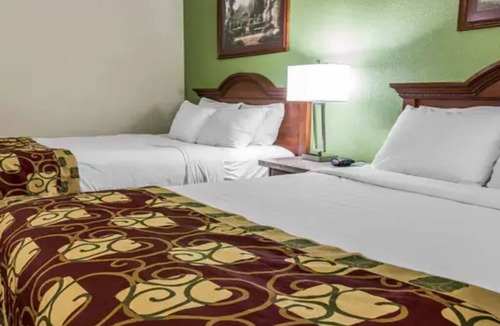 Kalamazoo Hotel | Quiet Accommodation with Free Parking | 2 Queen Beds | Near Air Zoo Museum