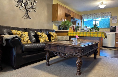 Aldergrove House | Quiet cozy room no stairs in a peaceful house, safe community, full kitchen