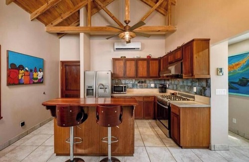 Sandy Bay House | Relax in Paradise – Oceanfront Casa Delfín, Sandy Bay Roatán 3 bedroom 3.5 bath