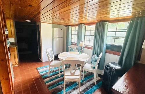 Old Town House | River House in Old Town FL with AC and Wi-Fi, Secluded BUT NOT remote, Enjoy!