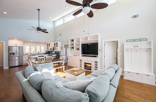 Gulf Trace House | SALE~"Gindarra"~Dog Friendly~Gulf Trace~Heated Pool~Beach Gear and Access