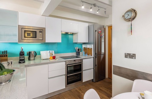 St Ives Cottage | Sea Fever spectacular sea views, private sunny balcony, Free WiFi