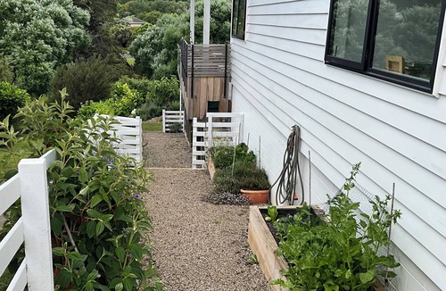 Matakana Apartment | Self-contained luxury apartment just 5 mins walk to Matakana Village!