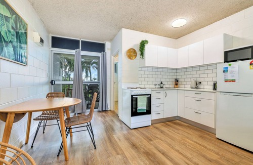 Nightcliff Apartment | Self contained studio apartment overlooking the beautiful Nightcliff foreshore with your own private balcony.