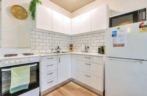 Nightcliff Apartment | Self contained studio apartment overlooking the beautiful Nightcliff foreshore with your own private balcony.