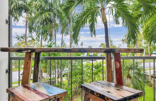 Nightcliff Apartment | Self contained studio apartment overlooking the beautiful Nightcliff foreshore with your own private balcony.