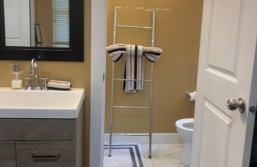 Oakridge House | Small, renovated, private 1 bedroom bathroom in front of bus stop to downtown.