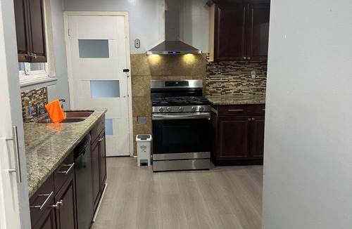 Malvern House | Spacious 3 BR main floor with back yard and free parking
