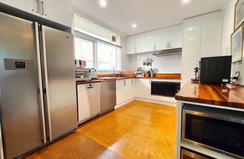 Highett House | Spacious King Room 4 Near Shopping & Free Parking