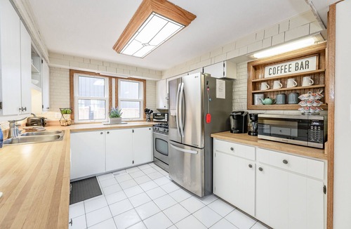 Amherstburg Cottage | Spacious Lakefront 4 Bedroom