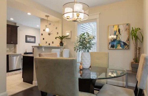 Everett Condo | Spacious Modern Luxury Duplex Near Boston & Cambridge - Free Parking