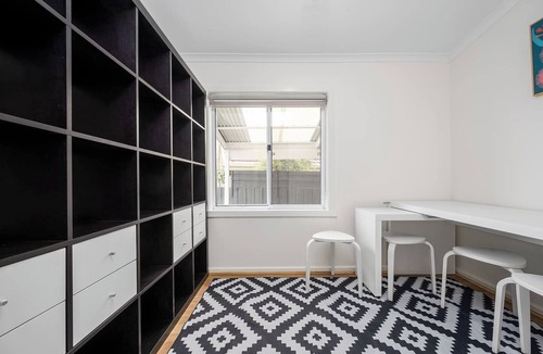 Bayswater House | Spacious Multifunctional 5BR Retreat with Backyard
