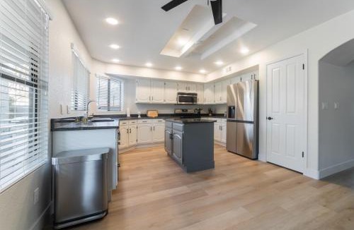 Arrowhead Ranch House | Spacious Pet Friendly 5br with Pool In Glendale