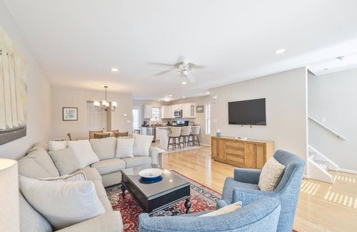 Village Green Condo | Spacious Townhouse near Cape May Harbor