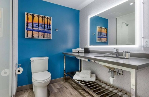 Charleston Hotel | Steps From Historic District | Free Shuttle & Pool