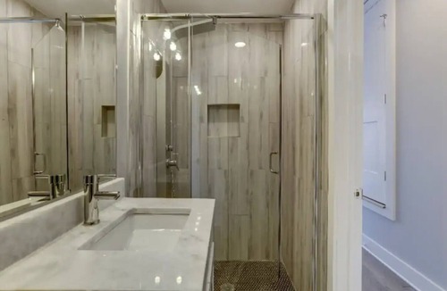 H Street Corridor Apartment | Stylish 1-BR/1-BA near Capitol Hill - U4
