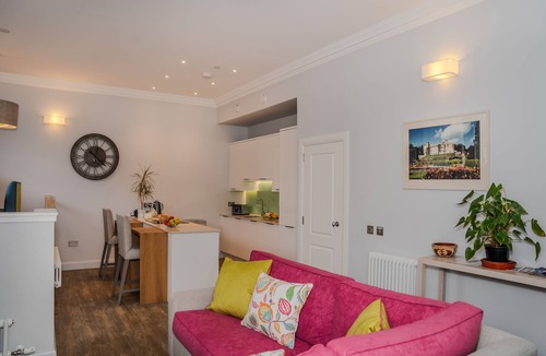 Kinross Cottage | The Kinross Residence - a beautiful apartment in Kinross sleeping six guests