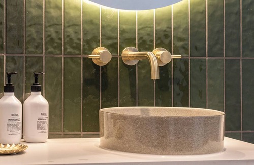 Sassafras Bed & Breakfast | The Sett. A luxurious, tranquil getaway in the Dandenong Ranges.