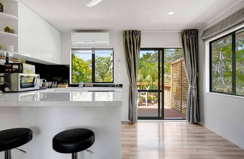 Greenhithe Apartment | The Studio Modern Charm Peaceful Garden Surrounds
