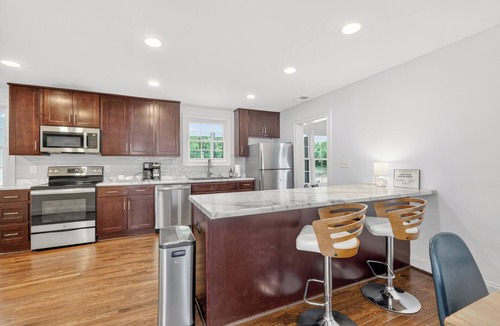 Madison House | This beautiful Nashville home is tucked away 9 min from the Grand Ole Opry and 4 miles to Broadway ! Its an open concept 2500- sq feet 3 bedroom 2 baths perfect for famlies or couples.