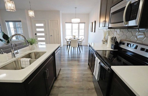Southwest Edmonton House | Three King Beds|Central A/C|Fireplace|Park|Disney+